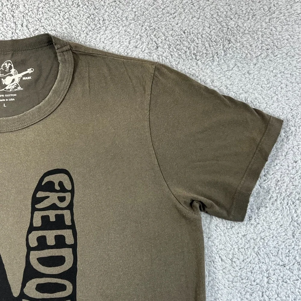 True Religion Graphic T-Shirt Peace Sign FREEDOM Olive‎ Green Men's Size L NWT